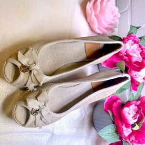 The material is fabric and leather sole it is Coler cream and gold colered shoes